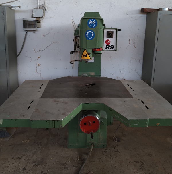 SCM R9  1990